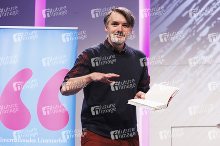 Saša Stanišić bei der lit.Cologne 2024 in Köln