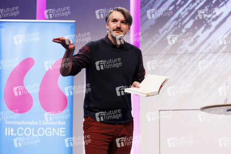 Saša Stanišić bei der lit.Cologne 2024 in Köln