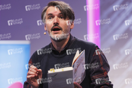 Saša Stanišić bei der lit.Cologne 2024 in Köln