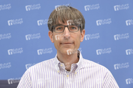 Bundespressekonferenz Rechtsanspruch auf ein Gesellschaftsjahr in Berlin