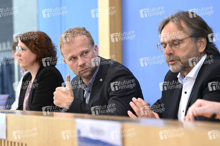 Bundespressekonferenz Rechtsanspruch auf ein Gesellschaftsjahr in Berlin