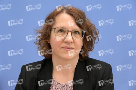 Bundespressekonferenz Rechtsanspruch auf ein Gesellschaftsjahr in Berlin