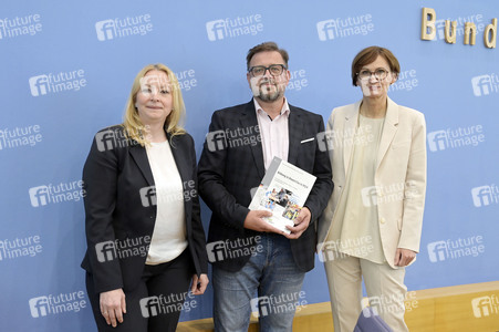 Bundespressekonferenz Veröffentlichung des Berichts 'Bildung in Deutschland 2024' in Berlin