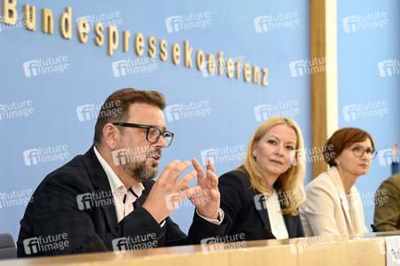 Bundespressekonferenz Veröffentlichung des Berichts 'Bildung in Deutschland 2024' in Berlin