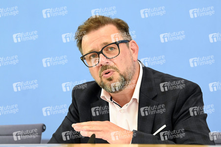 Bundespressekonferenz Veröffentlichung des Berichts 'Bildung in Deutschland 2024' in Berlin