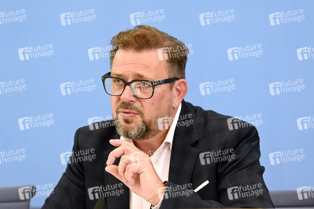 Bundespressekonferenz Veröffentlichung des Berichts 'Bildung in Deutschland 2024' in Berlin