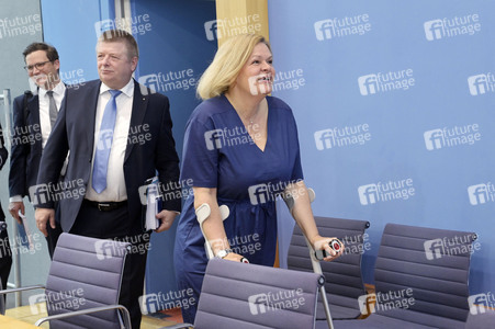 Bundespressekonferenz Vorstellung des Verfassungsschutzberichts 2023 in Berlin