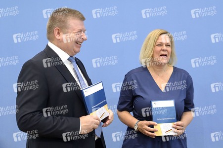 Bundespressekonferenz Vorstellung des Verfassungsschutzberichts 2023 in Berlin