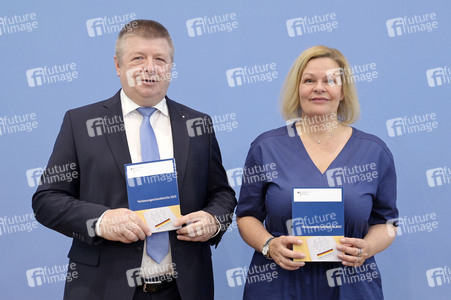 Bundespressekonferenz Vorstellung des Verfassungsschutzberichts 2023 in Berlin