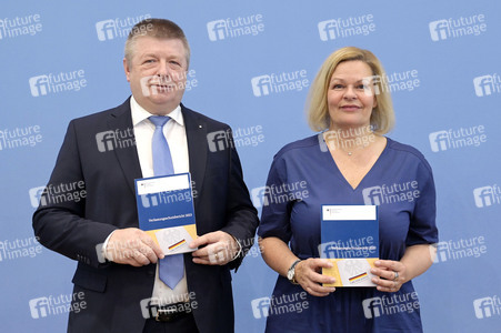 Bundespressekonferenz Vorstellung des Verfassungsschutzberichts 2023 in Berlin