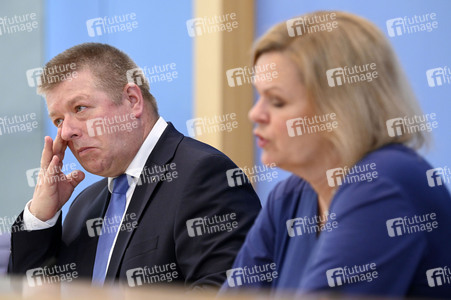 Bundespressekonferenz Vorstellung des Verfassungsschutzberichts 2023 in Berlin
