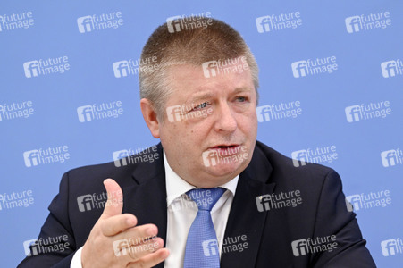 Bundespressekonferenz Vorstellung des Verfassungsschutzberichts 2023 in Berlin