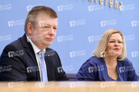 Bundespressekonferenz Vorstellung des Verfassungsschutzberichts 2023 in Berlin