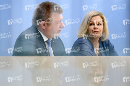 Bundespressekonferenz Vorstellung des Verfassungsschutzberichts 2023 in Berlin