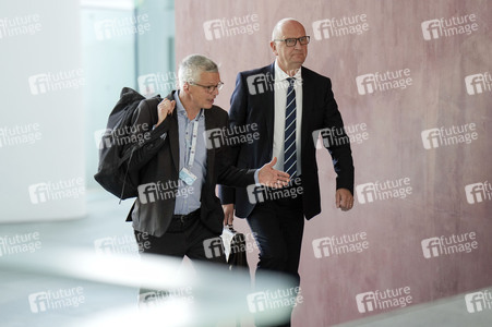 Besprechung von Bundeskanzler Scholz mit den Regierungschefinnen und Regierungschefs der Länder in Berlin