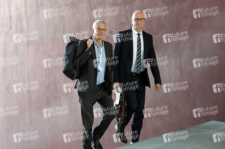 Besprechung von Bundeskanzler Scholz mit den Regierungschefinnen und Regierungschefs der Länder in Berlin