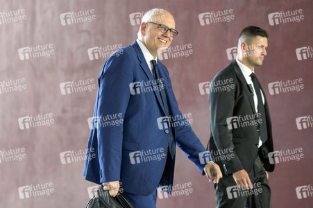 Besprechung von Bundeskanzler Scholz mit den Regierungschefinnen und Regierungschefs der Länder in Berlin