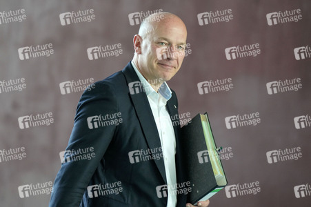 Besprechung von Bundeskanzler Scholz mit den Regierungschefinnen und Regierungschefs der Länder in Berlin