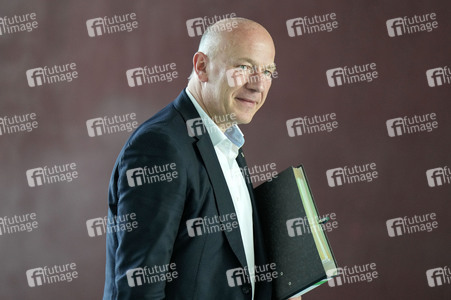 Besprechung von Bundeskanzler Scholz mit den Regierungschefinnen und Regierungschefs der Länder in Berlin