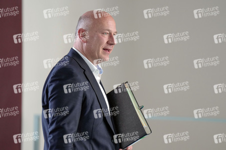 Besprechung von Bundeskanzler Scholz mit den Regierungschefinnen und Regierungschefs der Länder in Berlin