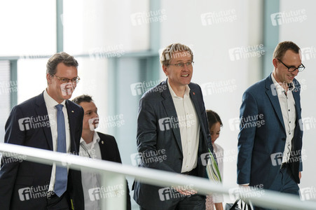 Besprechung von Bundeskanzler Scholz mit den Regierungschefinnen und Regierungschefs der Länder in Berlin