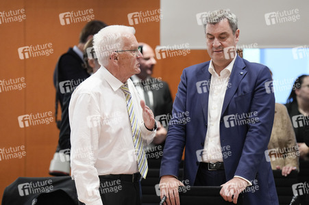 Besprechung von Bundeskanzler Scholz mit den Regierungschefinnen und Regierungschefs der Länder in Berlin