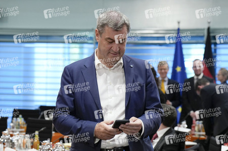 Besprechung von Bundeskanzler Scholz mit den Regierungschefinnen und Regierungschefs der Länder in Berlin