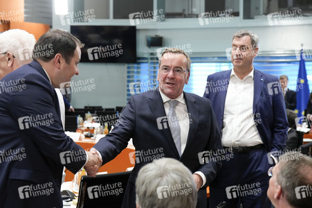 Besprechung von Bundeskanzler Scholz mit den Regierungschefinnen und Regierungschefs der Länder in Berlin