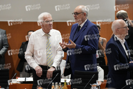 Besprechung von Bundeskanzler Scholz mit den Regierungschefinnen und Regierungschefs der Länder in Berlin