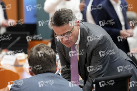 Besprechung von Bundeskanzler Scholz mit den Regierungschefinnen und Regierungschefs der Länder in Berlin