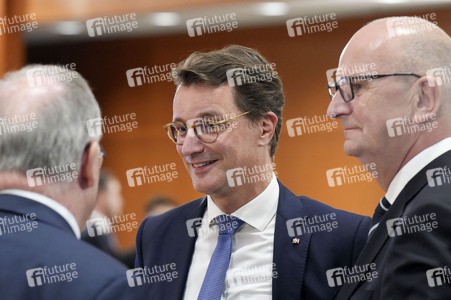 Besprechung von Bundeskanzler Scholz mit den Regierungschefinnen und Regierungschefs der Länder in Berlin