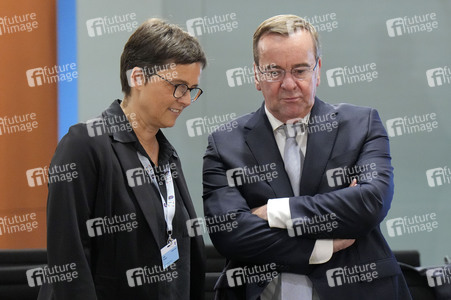 Besprechung von Bundeskanzler Scholz mit den Regierungschefinnen und Regierungschefs der Länder in Berlin