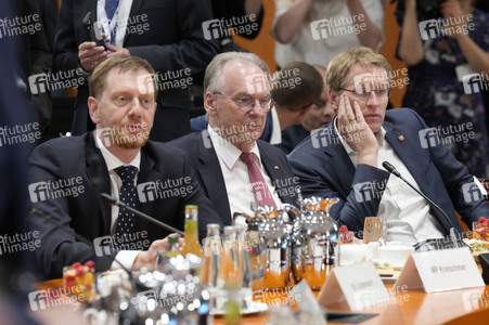 Besprechung von Bundeskanzler Scholz mit den Regierungschefinnen und Regierungschefs der Länder in Berlin