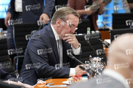 Besprechung von Bundeskanzler Scholz mit den Regierungschefinnen und Regierungschefs der Länder in Berlin