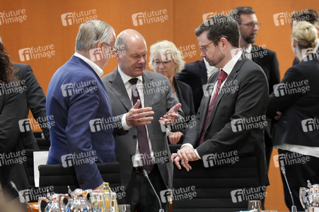 Besprechung von Bundeskanzler Scholz mit den Regierungschefinnen und Regierungschefs der Länder in Berlin