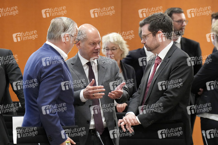 Besprechung von Bundeskanzler Scholz mit den Regierungschefinnen und Regierungschefs der Länder in Berlin