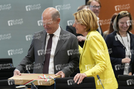 Besprechung von Bundeskanzler Scholz mit den Regierungschefinnen und Regierungschefs der Länder in Berlin