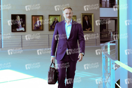 Besprechung von Bundeskanzler Scholz mit den Regierungschefinnen und Regierungschefs der Länder in Berlin