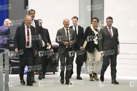 Pressekonferenz im Anschluss an die Beratungen mit den Regierungschefinnen und Regierungschefs der Länder in Berlin