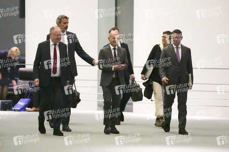 Pressekonferenz im Anschluss an die Beratungen mit den Regierungschefinnen und Regierungschefs der Länder in Berlin