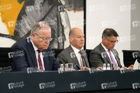 Pressekonferenz im Anschluss an die Beratungen mit den Regierungschefinnen und Regierungschefs der Länder in Berlin
