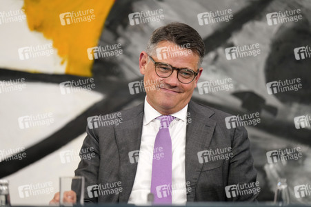 Pressekonferenz im Anschluss an die Beratungen mit den Regierungschefinnen und Regierungschefs der Länder in Berlin