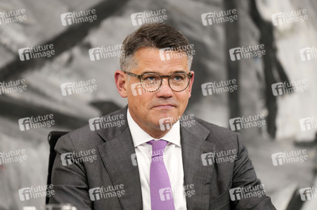 Pressekonferenz im Anschluss an die Beratungen mit den Regierungschefinnen und Regierungschefs der Länder in Berlin