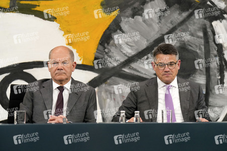 Pressekonferenz im Anschluss an die Beratungen mit den Regierungschefinnen und Regierungschefs der Länder in Berlin