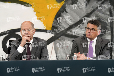 Pressekonferenz im Anschluss an die Beratungen mit den Regierungschefinnen und Regierungschefs der Länder in Berlin