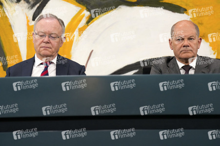 Pressekonferenz im Anschluss an die Beratungen mit den Regierungschefinnen und Regierungschefs der Länder in Berlin
