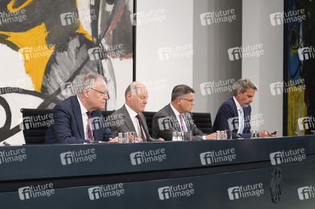 Pressekonferenz im Anschluss an die Beratungen mit den Regierungschefinnen und Regierungschefs der Länder in Berlin