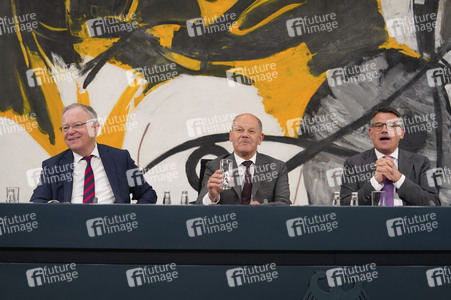 Pressekonferenz im Anschluss an die Beratungen mit den Regierungschefinnen und Regierungschefs der Länder in Berlin