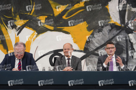Pressekonferenz im Anschluss an die Beratungen mit den Regierungschefinnen und Regierungschefs der Länder in Berlin