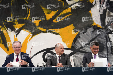 Pressekonferenz im Anschluss an die Beratungen mit den Regierungschefinnen und Regierungschefs der Länder in Berlin